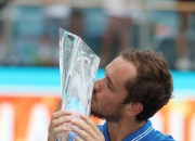 AYX体育赛事-戴维斯杯轻取ATP总决赛，梅德韦杰夫高光表现