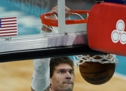 爱游戏在线-希腊男篮轻取雄鹿B队，乔治·希尔高光表现