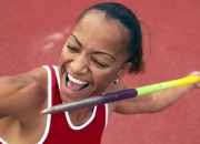 爱游戏体育-孤胆英雄的夜晚，当NBA绝杀遇见欧冠接管，体育独行侠的永恒魅力