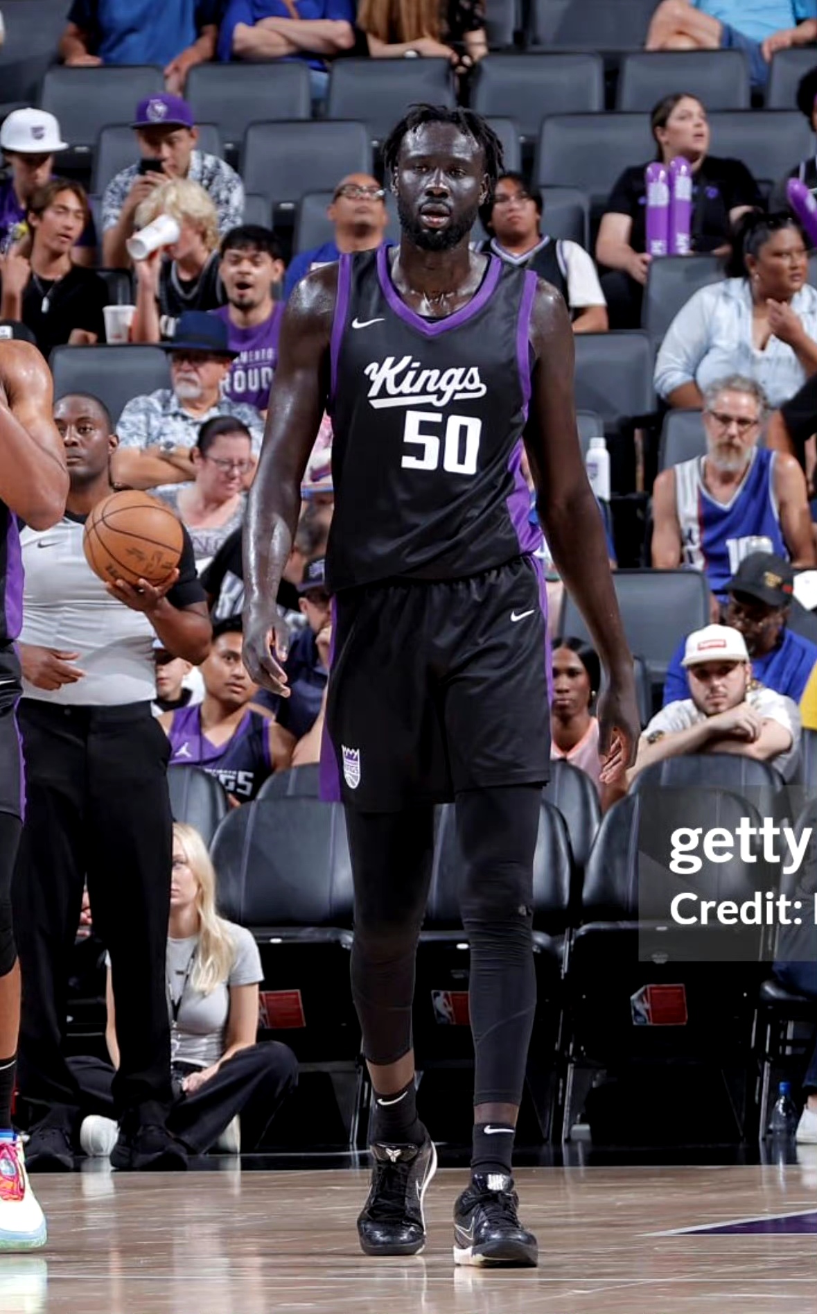 辽宁队完胜马刺，霍勒迪刷新纪录