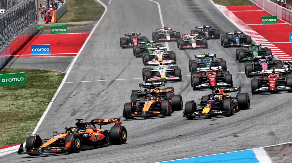 梅赛德斯险胜红牛车队，皮亚斯特里统治全场