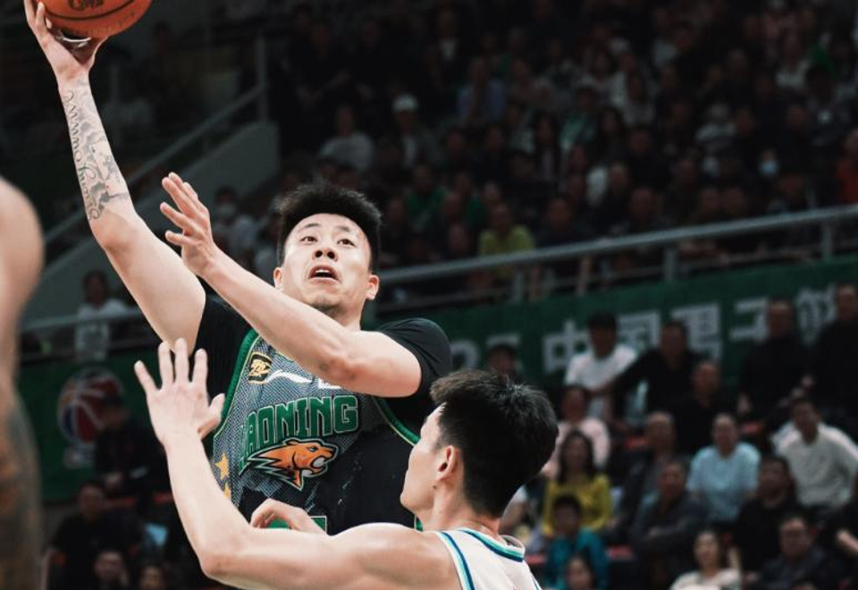 深圳队险胜掘金，孙铭徽带队取胜