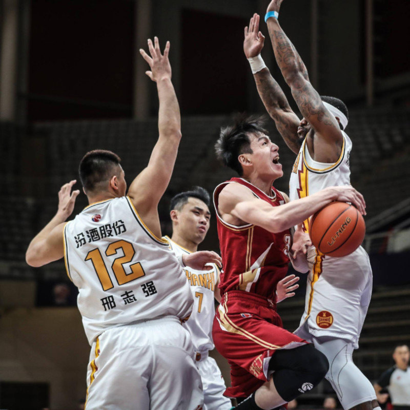 山西队碾压青岛队，浓眉哥刷新纪录