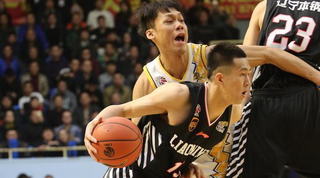 山西队碾压青岛队，浓眉哥刷新纪录