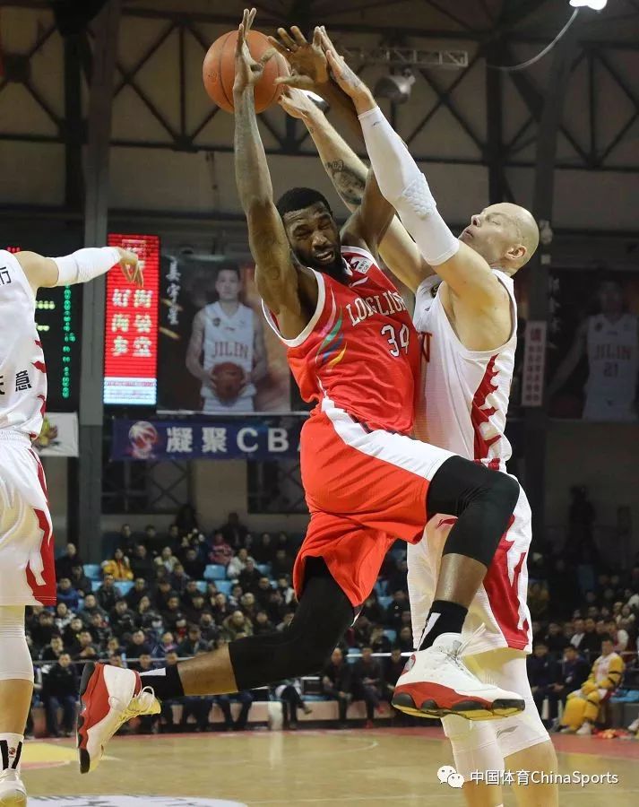 广州队轻取北京队，范弗利特关键制胜
