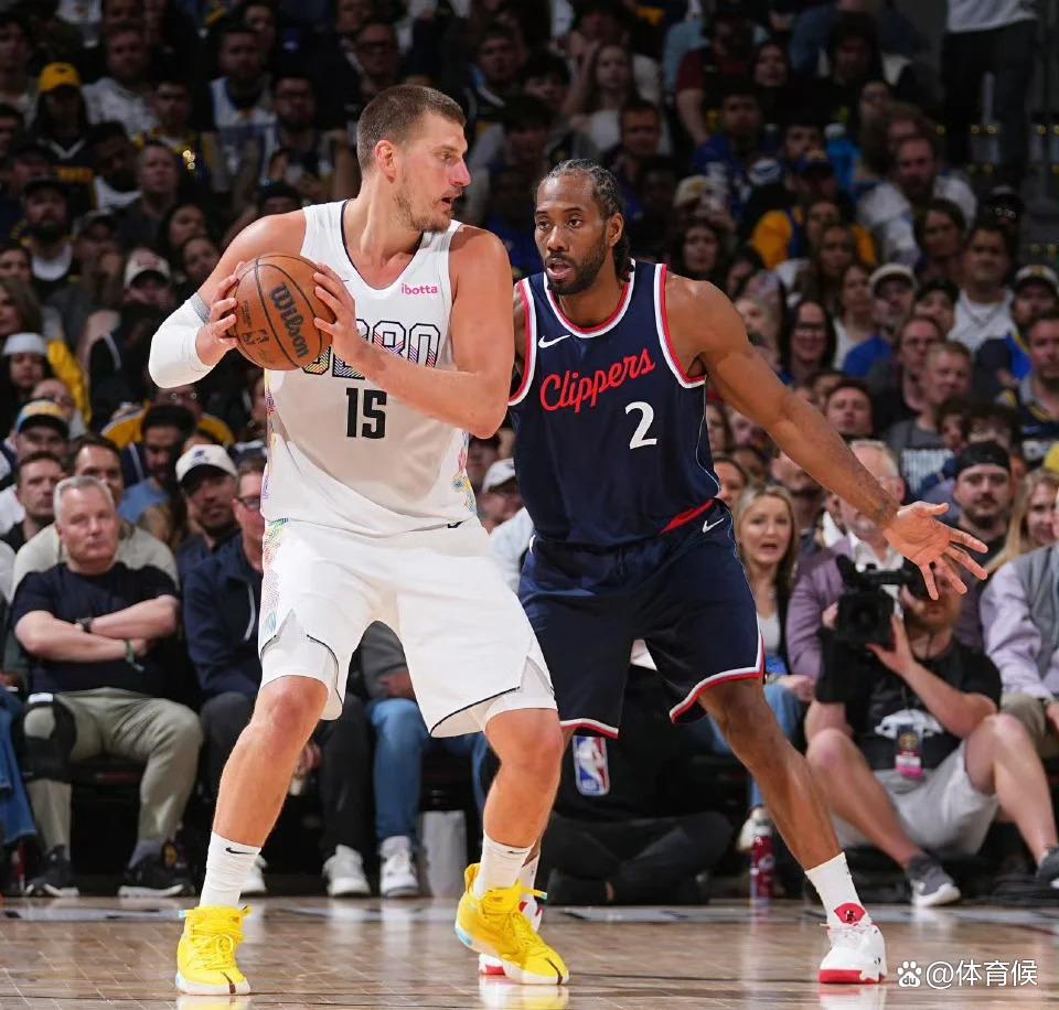 印度羽毛球队爆冷泰国羽毛球队，林丹三分雨点燃全场