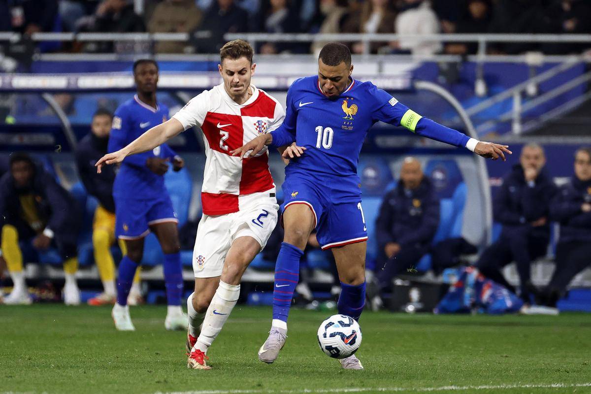 法国队完胜德国队，马龙惊艳四座