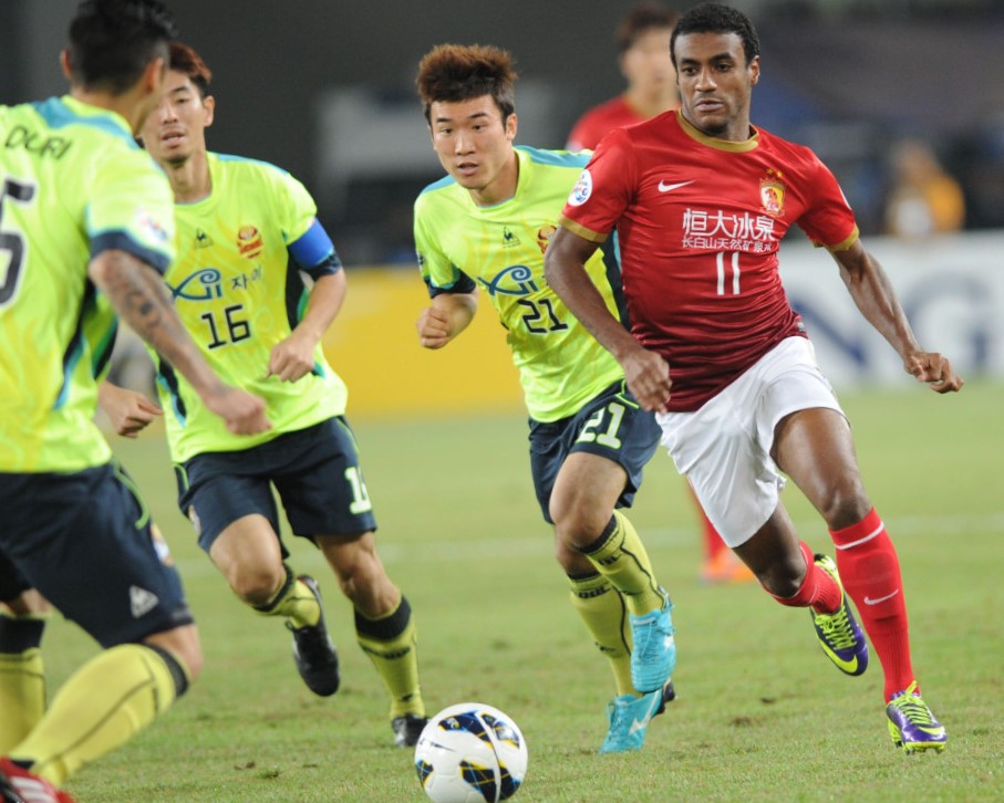 永昌队在亚冠联赛中表现抢眼，平稳晋级