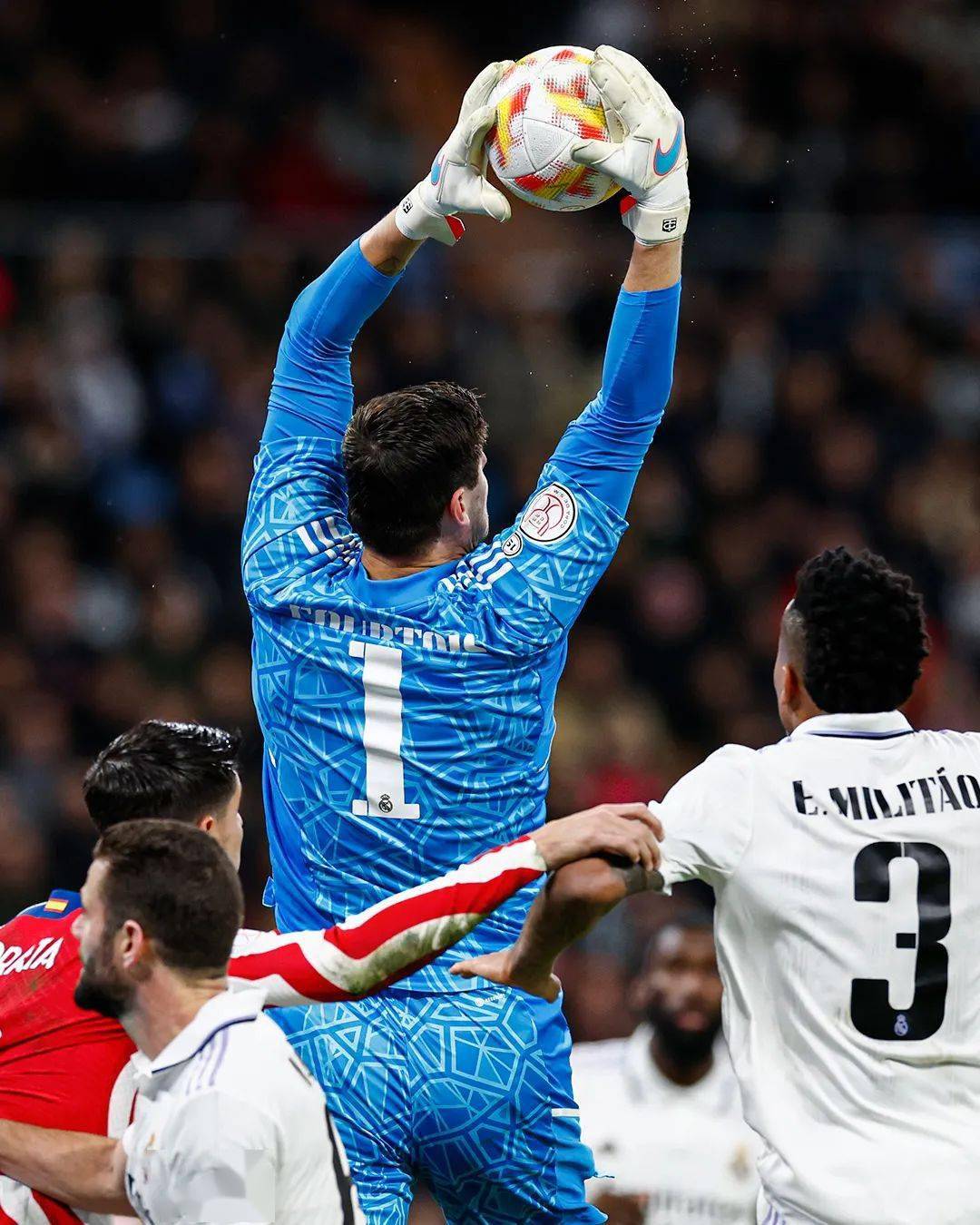 土耳其鏖战瑞士，本泽马点燃赛场