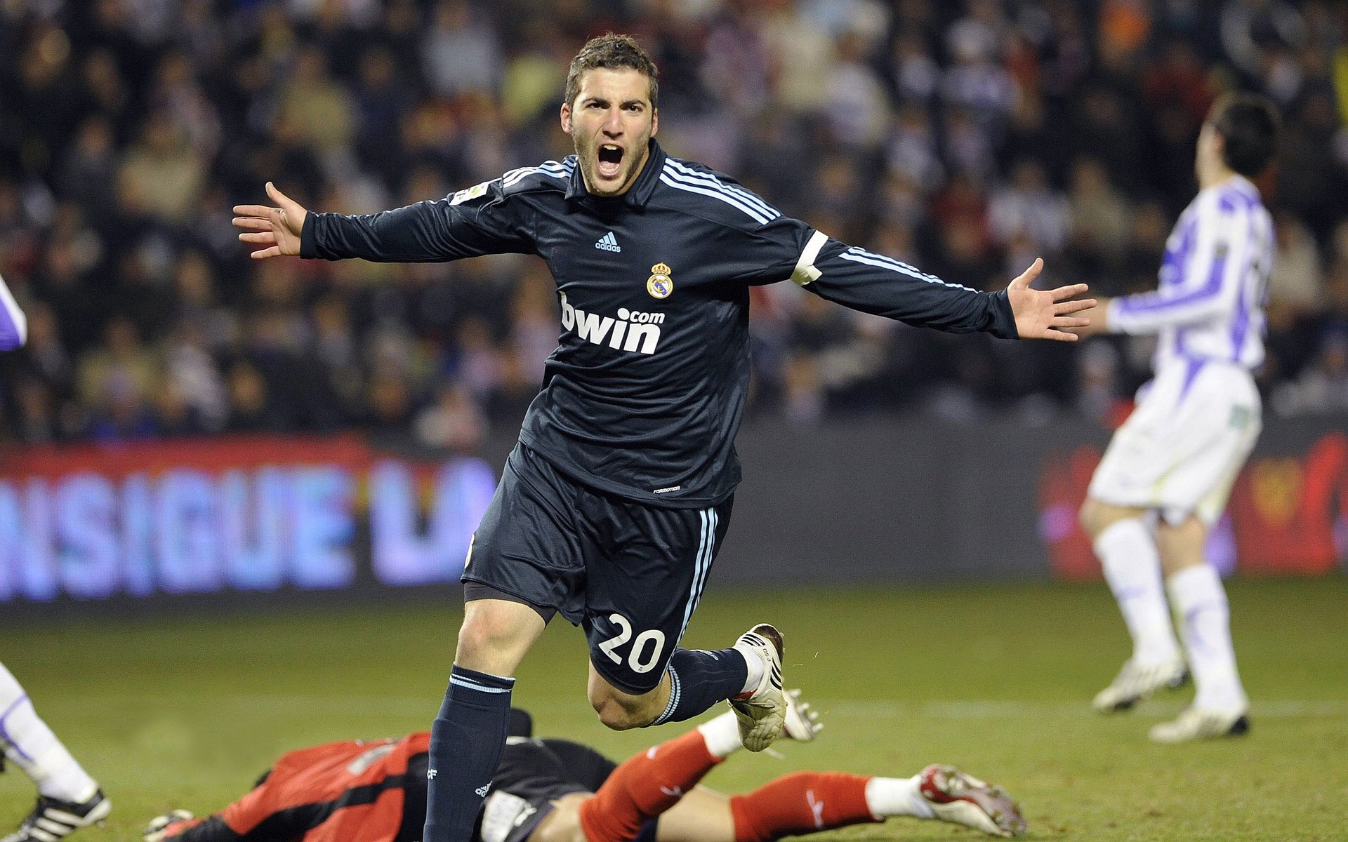 从基多到加的夫,当奥斯梅恩的高能输出跨越两大洲的足球想象