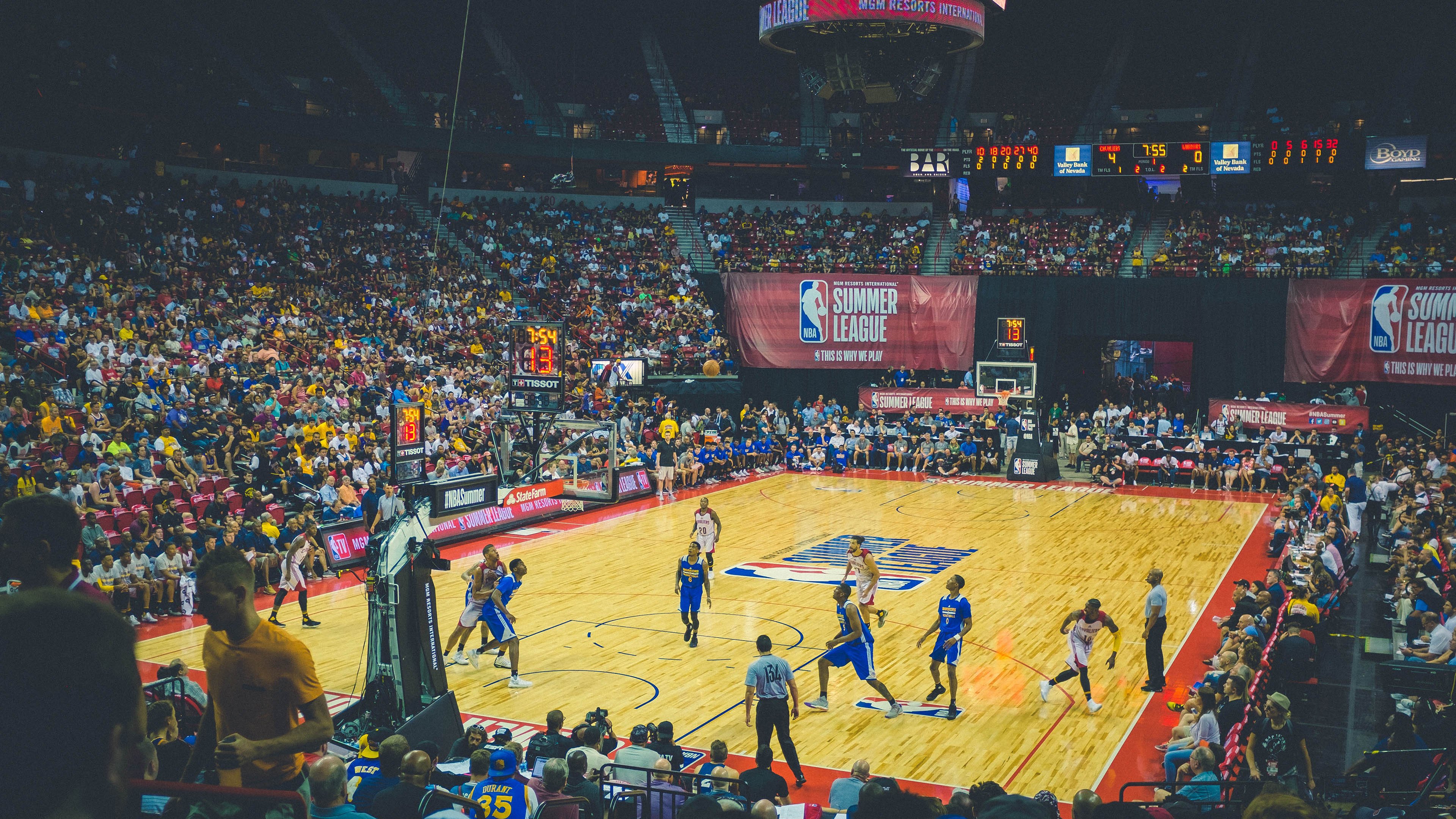 当紫金荣耀遇上独行侠传奇，湖人争冠战与东契奇的关键接管